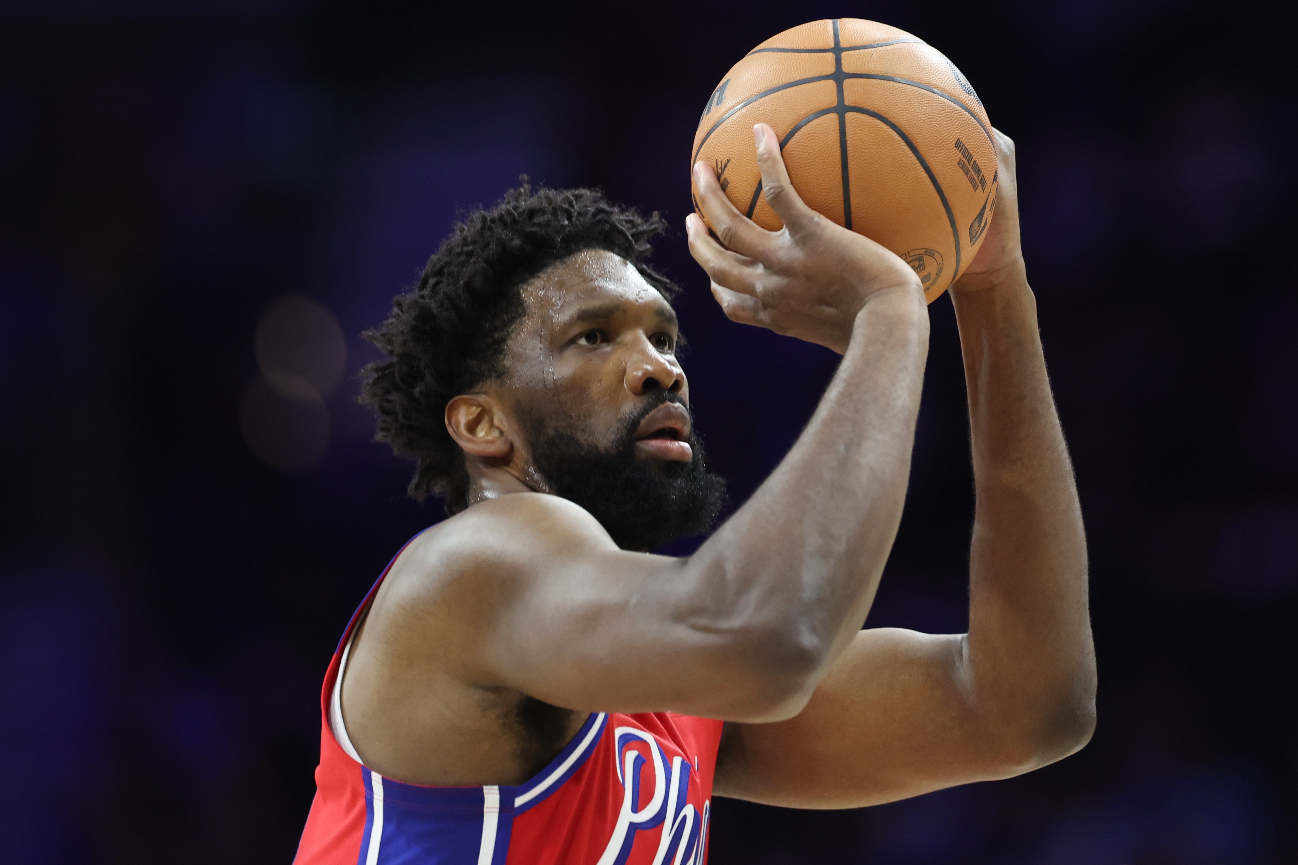 76人客战黄蜂 恩比德与乔治因伤病管理均将缺席